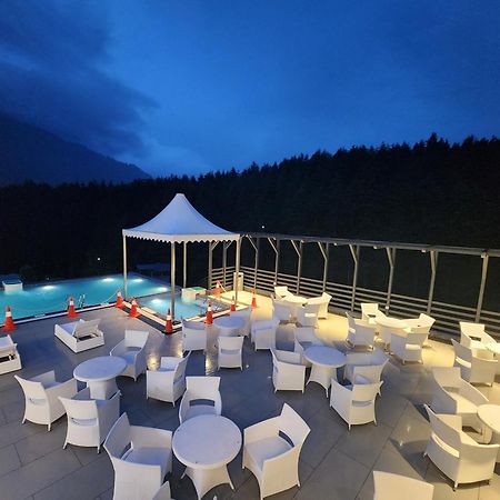 The Orchard Greens Resort - A Centrally Heated Property Manāli Exteriér fotografie